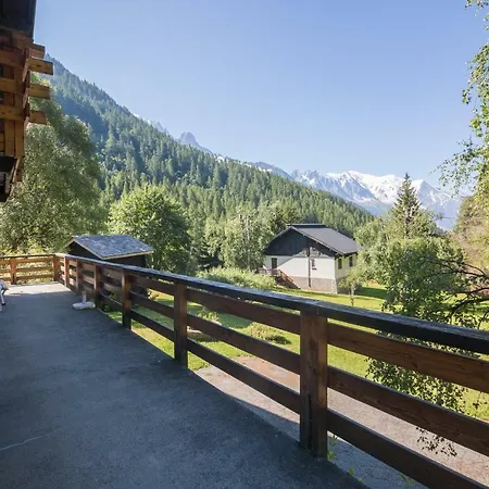 Montroc Chalet Sleeps 10 Шале *