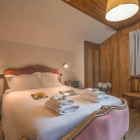Montroc Chalet Sleeps 10 Шале