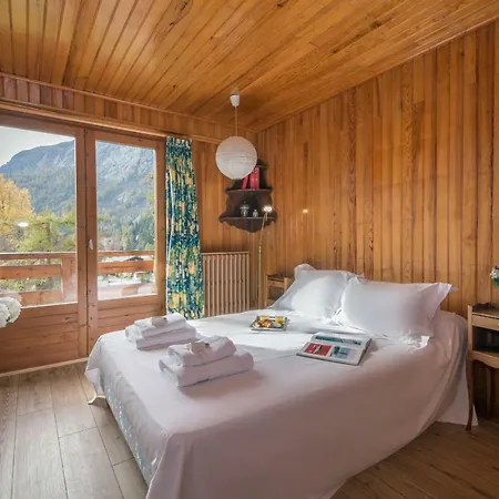 Montroc Chalet Sleeps 10 * Шамоні